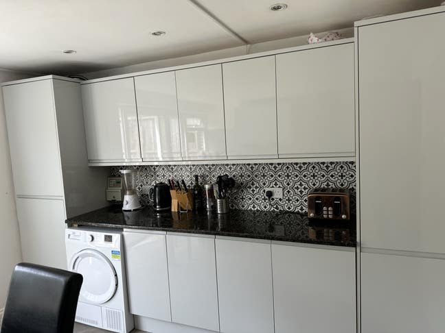 Large Double Room , Tv Nr Hospital  Main Photo