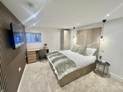 Modern/New/Nhs ---5Min Walk St James & City  Main Photo