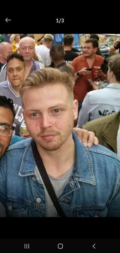 I am a professional male aged 27. I am lookin... Main Photo