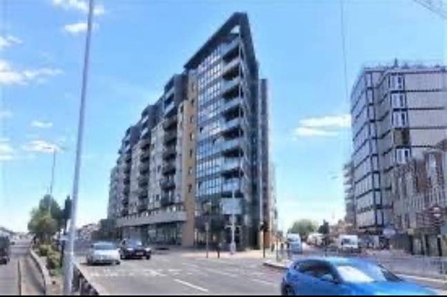1 double bedroom in a 2 bedroom 2 bath flat Main Photo