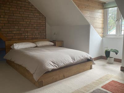 Large Double En Suite in Super Victorian House Main Photo