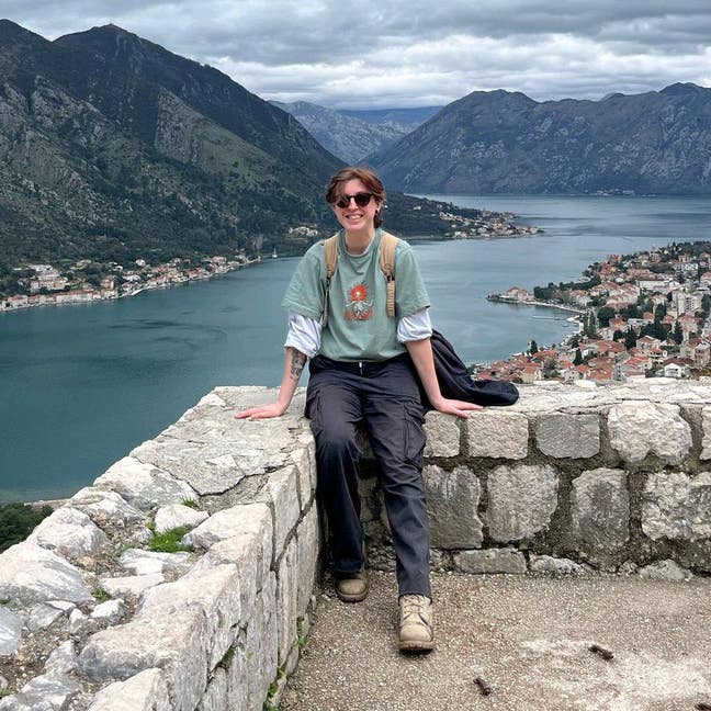 Chill Queer Person looking for a house! Main Photo