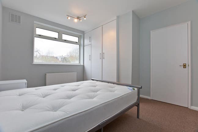 Double Room Available Now - SW16 Bills included Main Photo