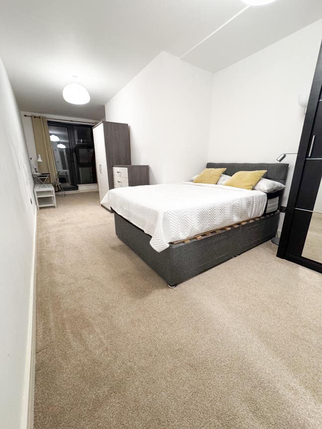 Luxury master en-suite with patio private Main Photo