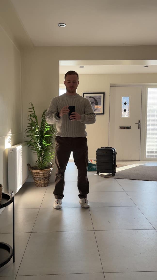 Professional Male Looking for Flat Main Photo