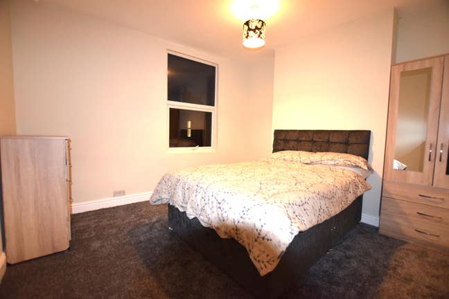 Double room to rent all bills included  Main Photo