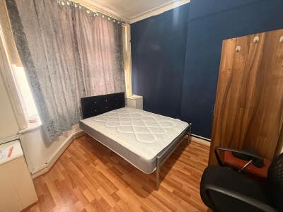 One Bed to Let in a 4 Bedroom House Main Photo