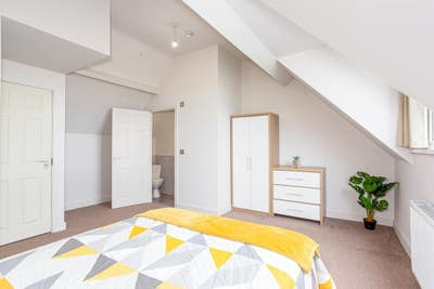 Room with ensuite in DN4 Main Photo