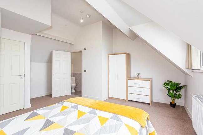 Room with ensuite in DN4 Main Photo