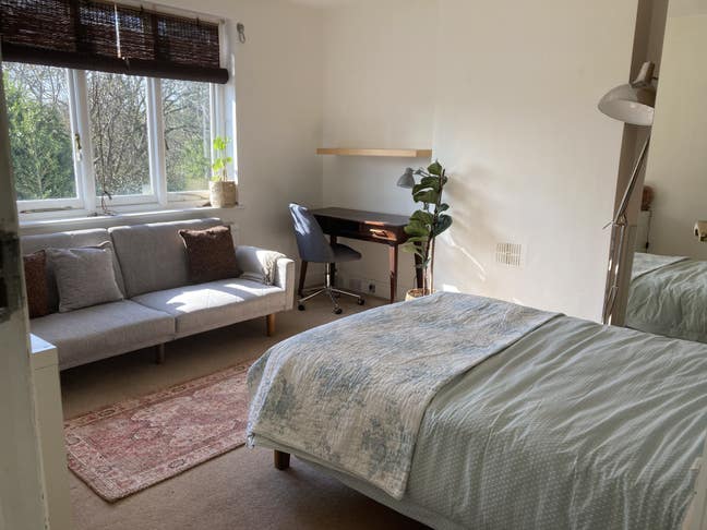 Lovely Bright Double Bedroom Main Photo