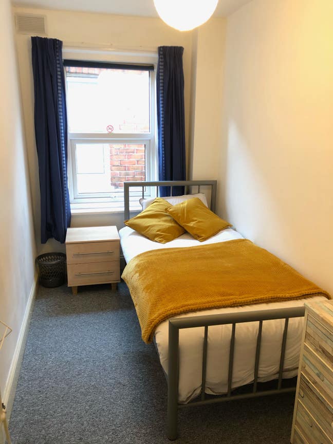 Friendly House Share - Single Room in BH9  Main Photo