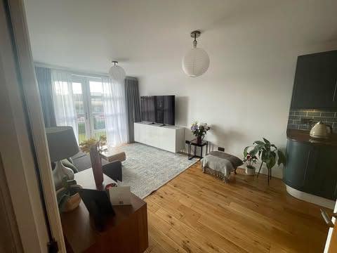 2 Bed Flat to let in Leith, Edinburgh Main Photo
