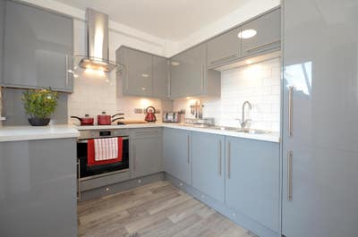 Double bedroom available on Constantine Avenue Main Photo