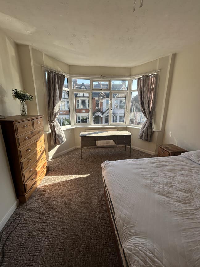  Large  Double  Room  in  Friendly  home  *Female  preferred*
 Main Photo