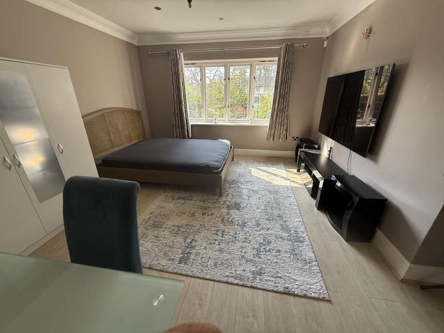 Spacious Ground floor room awaits.  Main Photo