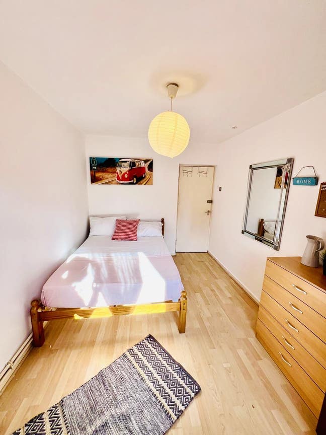 Bright Master Double Room in East Putney  Main Photo