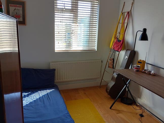 Lovely double room for Mon-Fri lodger  Main Photo
