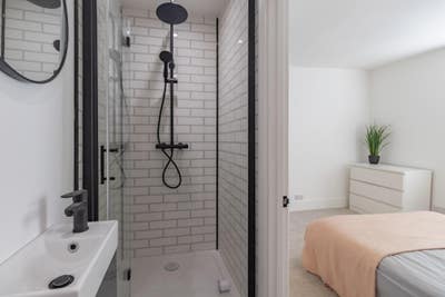 Last Double Ensuite * Stunning House  * Parking Main Photo