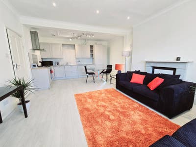 Short & Flexi Stay Bill inc 3 Bed Holland Road W4 Main Photo