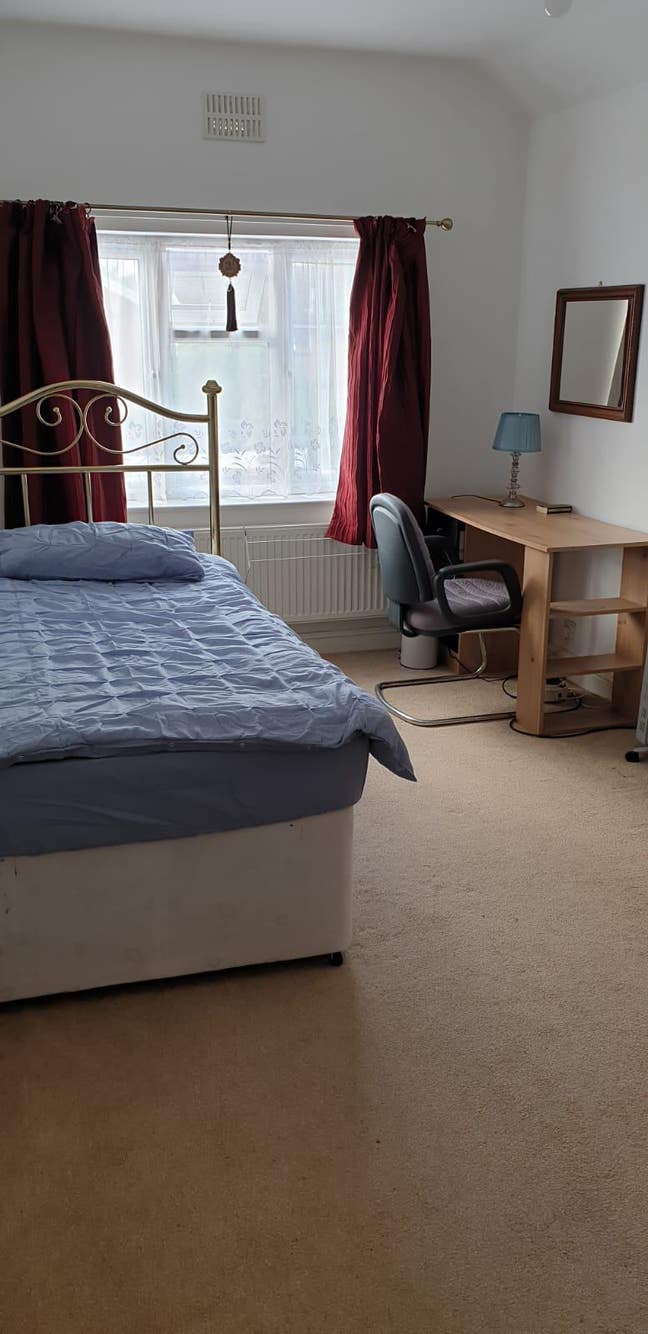 Large Spacious Double Room, Bills included.  Main Photo