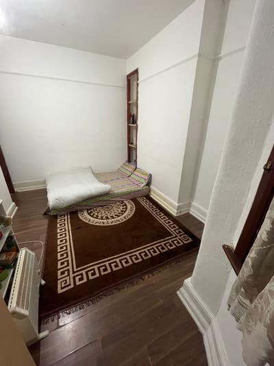 One double room for sharing Main Photo