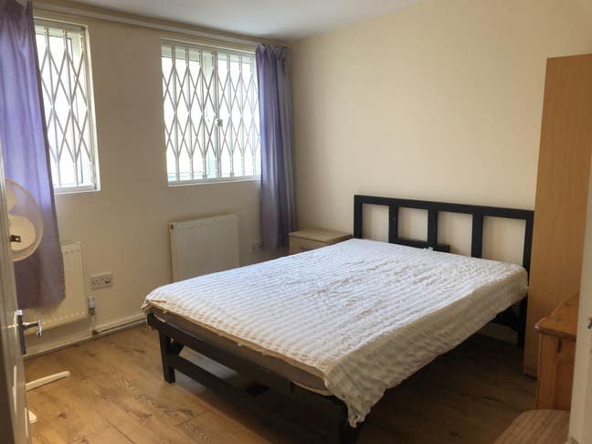 Furnished Double Bedroom with Own Dining Room Main Photo