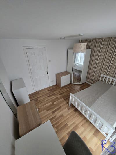 Tidy 5 bed house, friendly tenants Main Photo