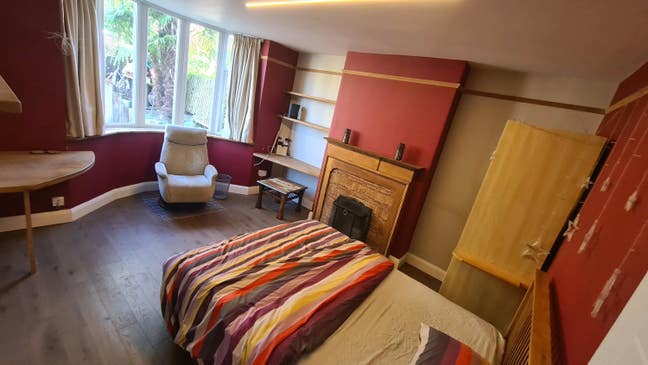 Spacious ground floor room  Main Photo