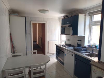  Double rooms available for Short term let  Main Photo