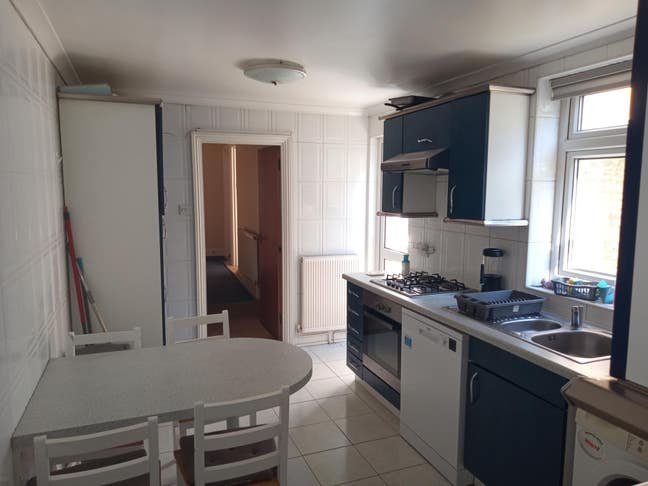  Double rooms available for Short term let  Main Photo
