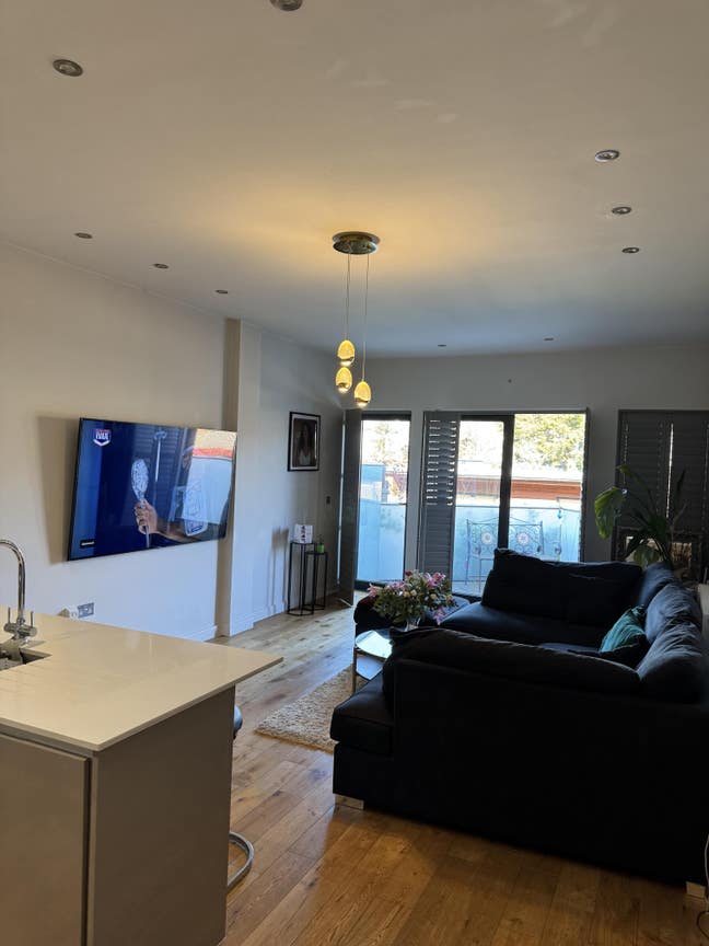 Spacious 3-Bed, 3-Bath Flat Available Main Photo