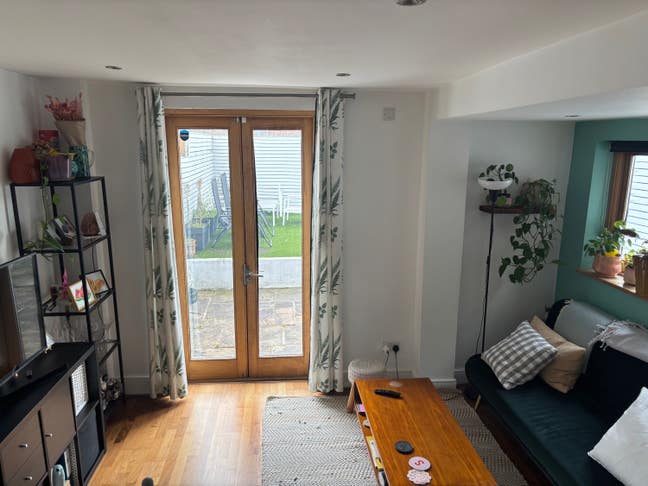 Short Term Let En-Suite Room Available  Main Photo