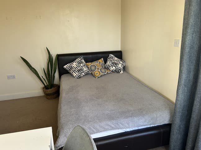 Double Bedroom En-suite  Main Photo