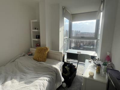 Double Room in Modern 2-Bed Penthouse Flat Main Photo