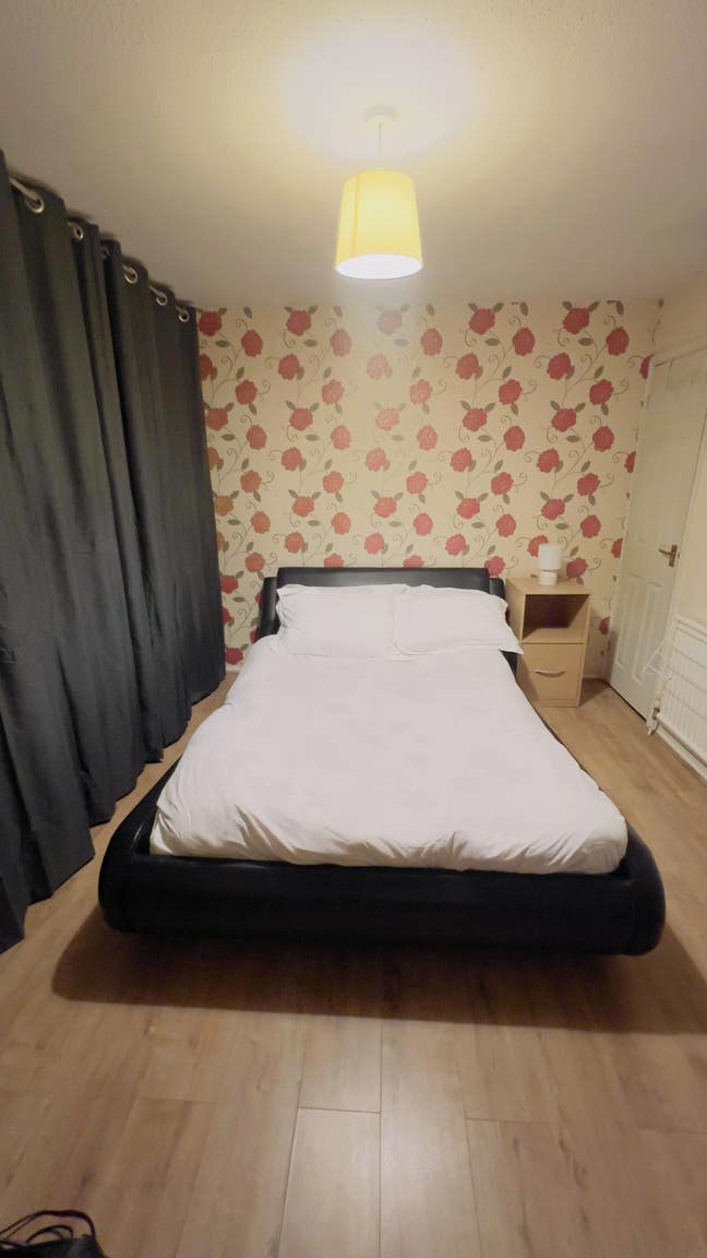 A Spacious double bedroom for short term rent Main Photo