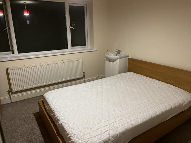 Large double room   Available 2nd Feb  Main Photo