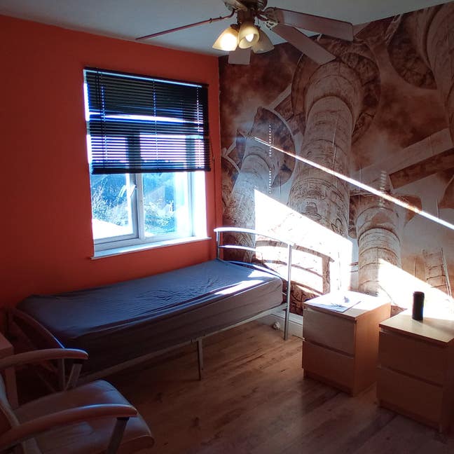 Ensuite modern room Main Photo