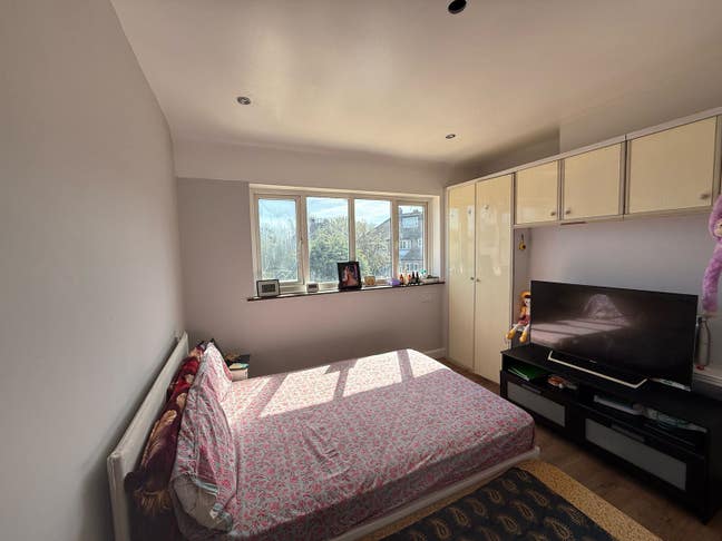Bright Room near to Motspur & New Malden St Main Photo