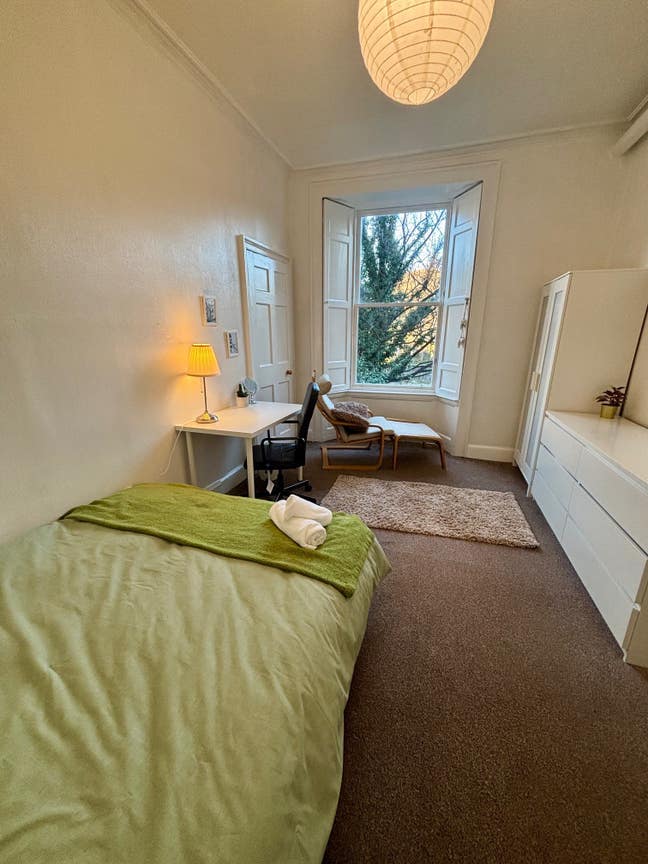 Very large Room-1st Jan-No Deposit-Bills Included Main Photo