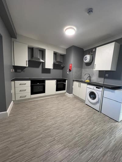  Studio  Room  in  Slough SL1 Main Photo