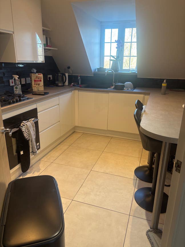 Small double room in Mill Hill East Main Photo