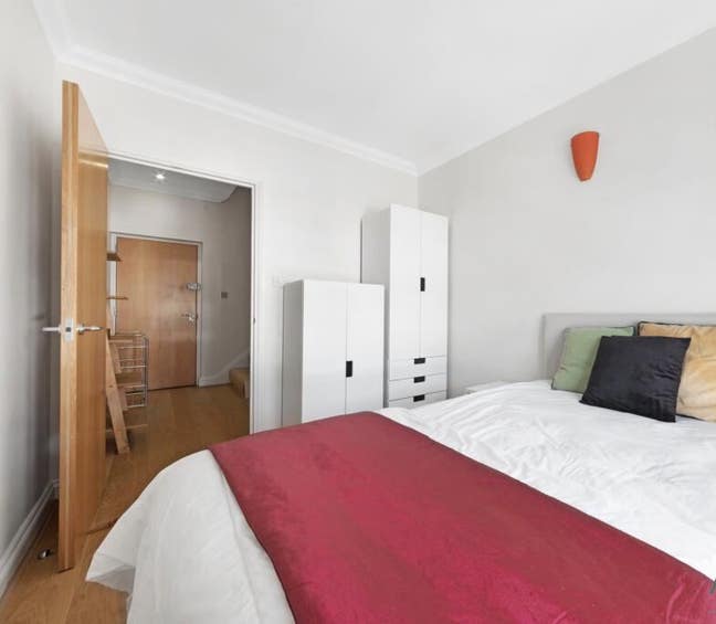 Short term let in 3-floor flat in Limehouse  Main Photo