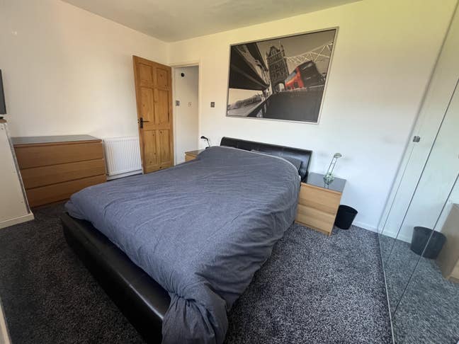 Double room furnished UB5 - own shower room & TV Main Photo
