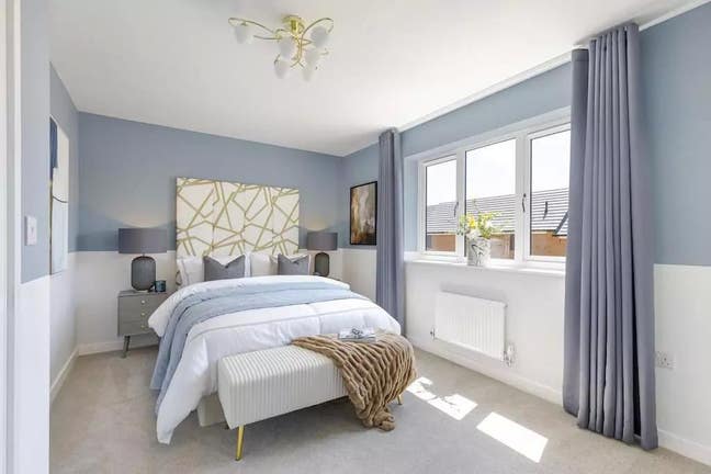 Bedroom available in new build home Main Photo