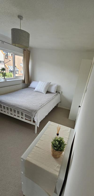 Sunny King Room, Garden, Off street parking Main Photo