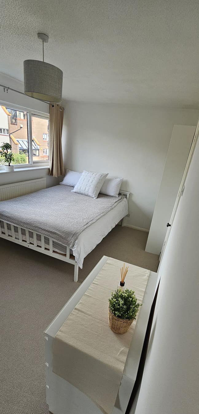 Sunny King Room, Garden, Off street parking Main Photo