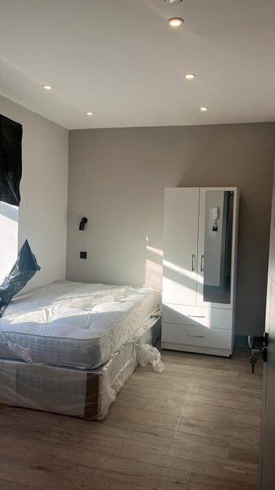 Stunning New Refurbished Room - Just Done Up New Main Photo
