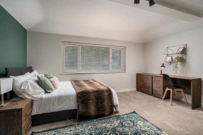 Double En-suite room driveway parking Main Photo