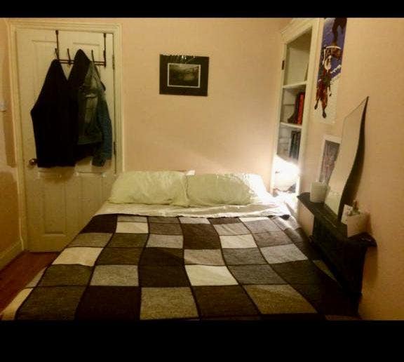 Amazing Double  room available bills included  Main Photo