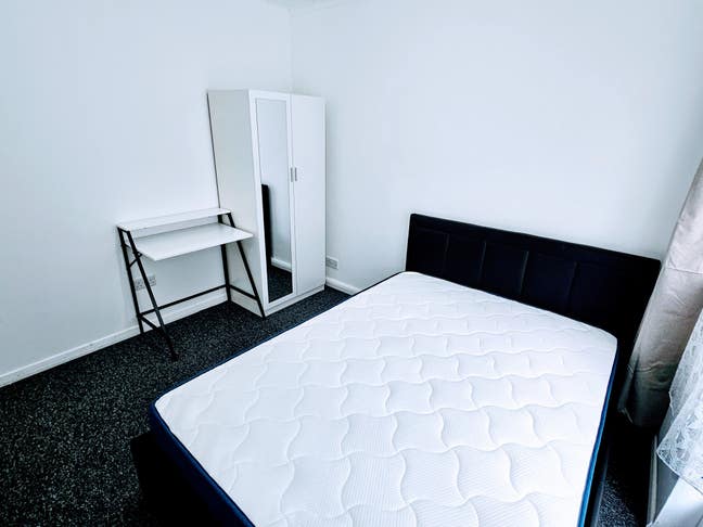 1 Double Room &pound;650 (Grays Live Out Landlord) Main Photo